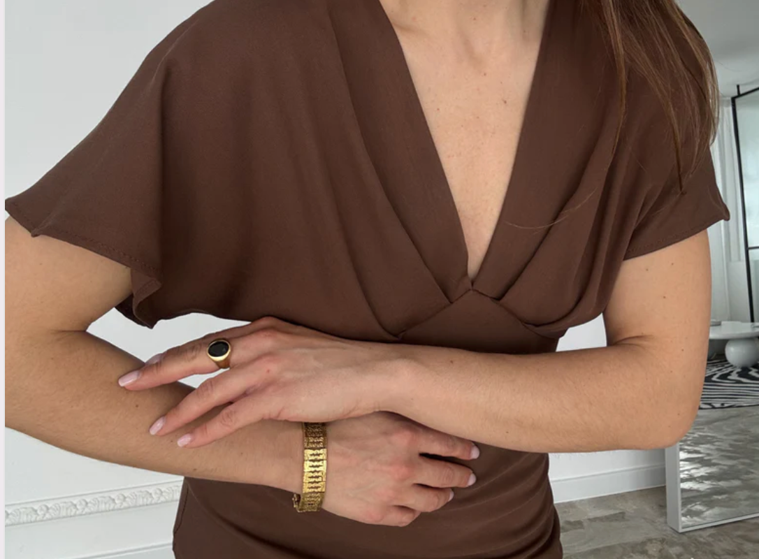 Dlaczego warto postawić na sukienki od polskich marek? Przewodnik po stylu, jakości i świadomych wyborach