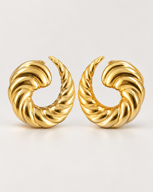 Kolczyki Crescent Gold – złoty kolor, wysokość 3 cm