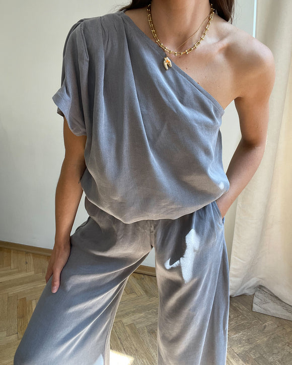 Srebrny top damski ATHEN z nieziemskiej tkaniny lyocell na jedno ramię