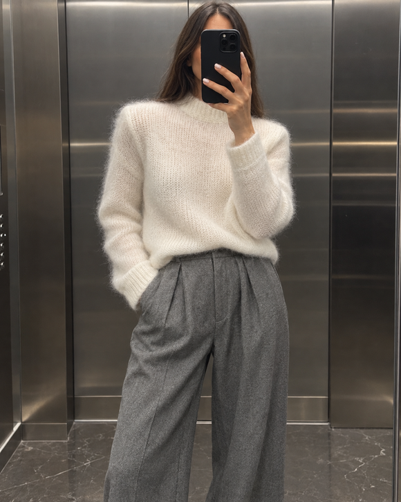Sweter Crew Neck Super Kid Mohair Ecru z poduszkami – zbliżenie