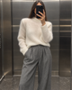 Sweter Crew Neck Super Kid Mohair Ecru z poduszkami – zbliżenie