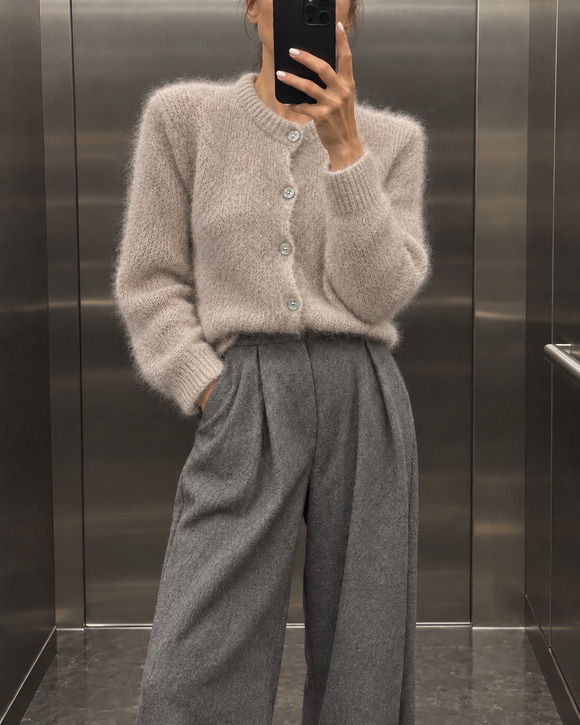 Kardigan Kid Mohair Beige z poduszkami – zbliżenie