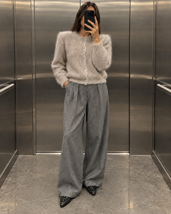 Kardigan Kid Mohair Beige z poduszkami – pełna sylwetka