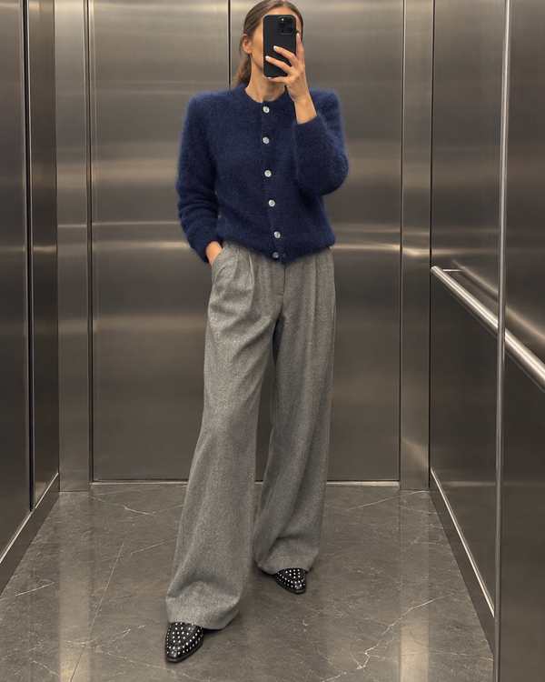 Kardigan Kid Mohair Navy z poduszkami – pełna sylwetka