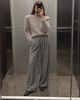 Półgolf Super Kid Mohair Taupe Grey z poduszkami – pełna sylwetka